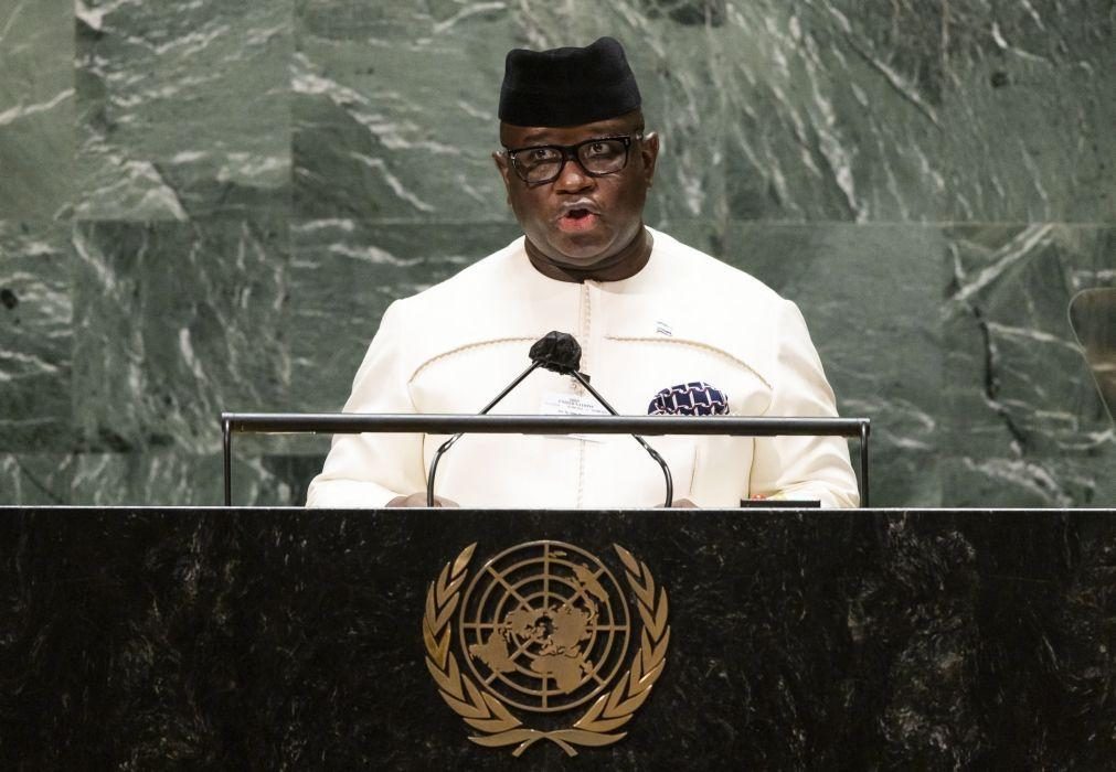Presidente da Serra Leoa promulga abolição da pena de morte