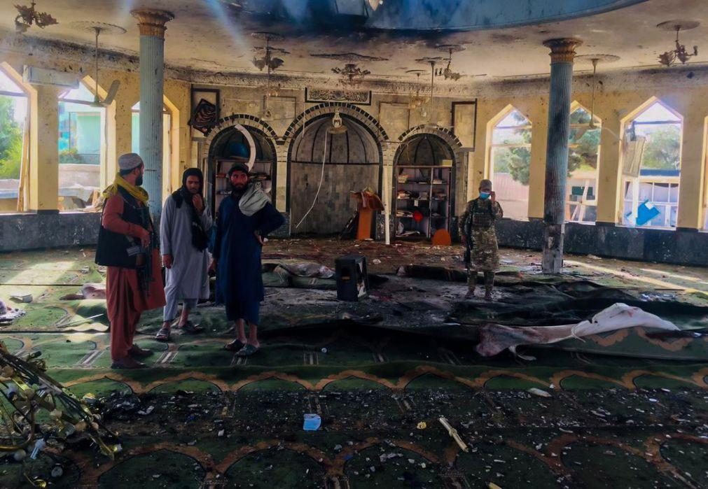 Estado Islâmico reivindica atentado contra mesquita no Afeganistão