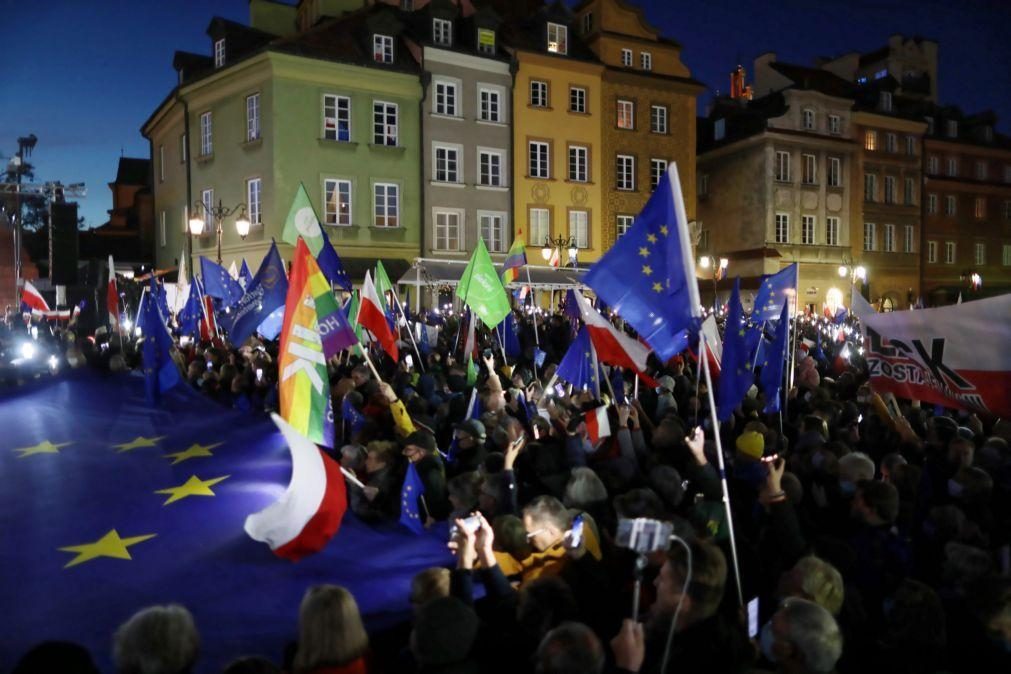 Grandes protestos na Polónia em defesa da adesão à União Europeia