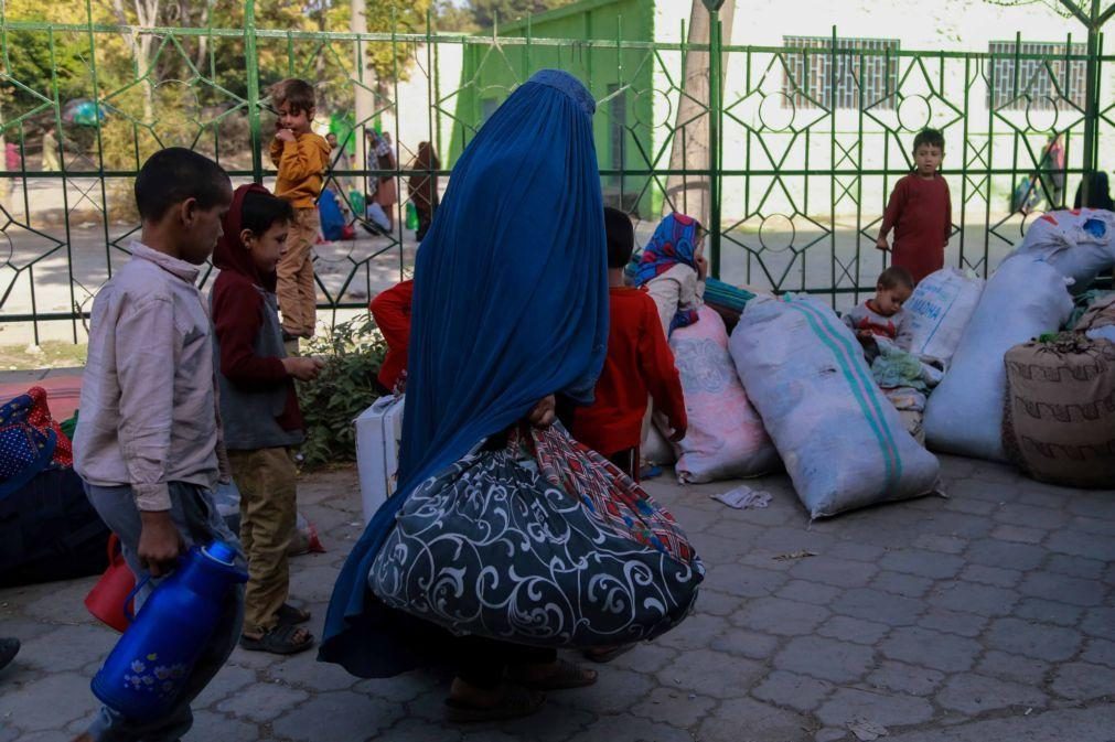 Guterres denuncia que talibãs quebraram promessas em relação às mulheres