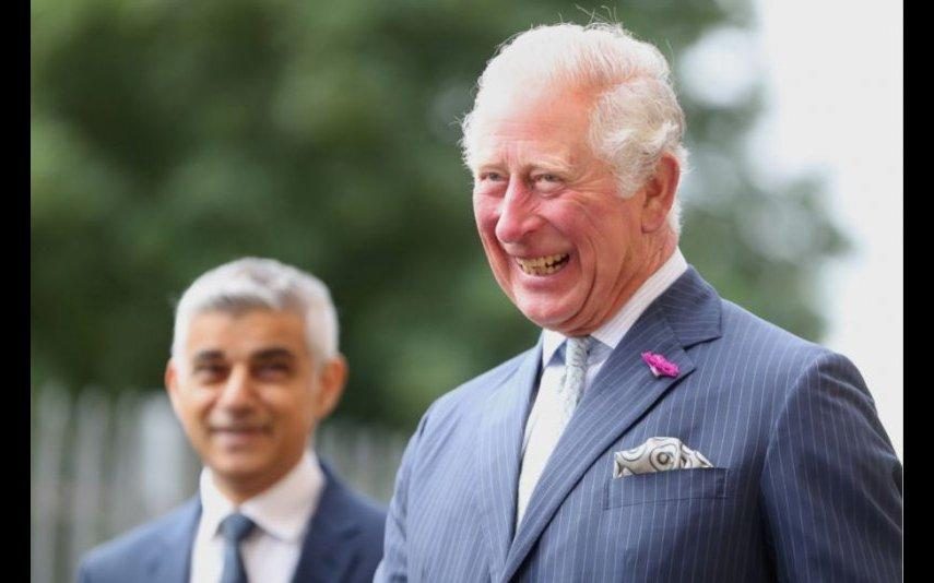 Príncipe Carlos Presta homenagem muito especial ao neto George