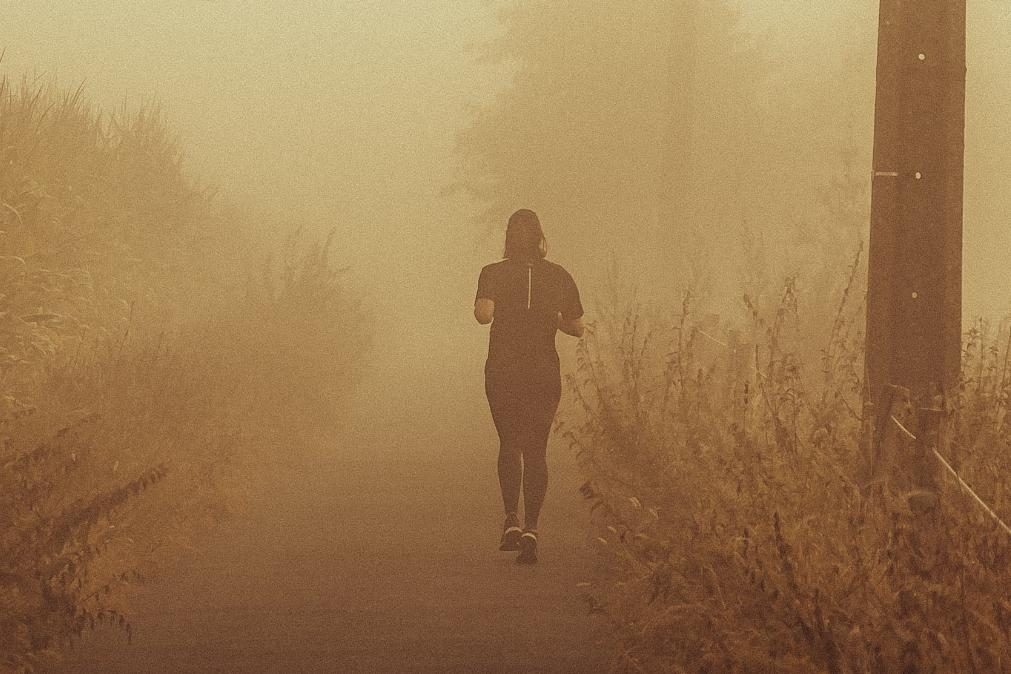 Previsão de neblina, nuvens e descida da temperatura para esta 5.ª feira