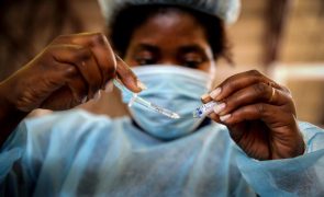 Covid-19: Angola alarga prazo de vacinação obrigatória para acesso a instituições e serviços