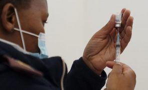 Covid-19: África do Sul começa a vacinar adolescentes com mais de 12 anos