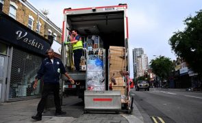 Governo britânico alivia regras para atrair camionistas estrangeiros