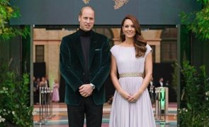 Príncipe William Rouba atenções a Kate Middleton com look inesperado (Fotos)