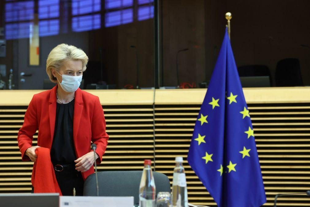 Von der Leyen avisa Polónia de que valores da UE não podem por-se em causa