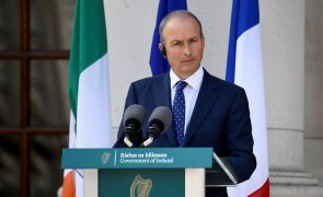 Covid-19: Irlanda trava desconfinamento devido a aumento de casos e internamentos