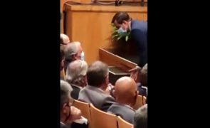 Presidente da Câmara de Sintra recusa cumprimentar vereador na tomada de posse [vídeo]