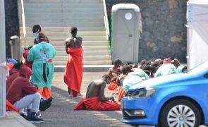Migrações: Pelo menos 130 migrantes chegam às ilhas espanholas de Fuerteventura e Lanzarote
