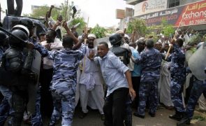 Milhares saem à rua no Sudão para pedir Governo totalmente civil