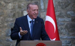 Turquia expulsa embaixadores de países que defenderam opositor