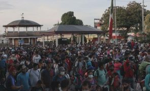Milhares de migrantes em nova marcha no México para tentar chegar aos EUA