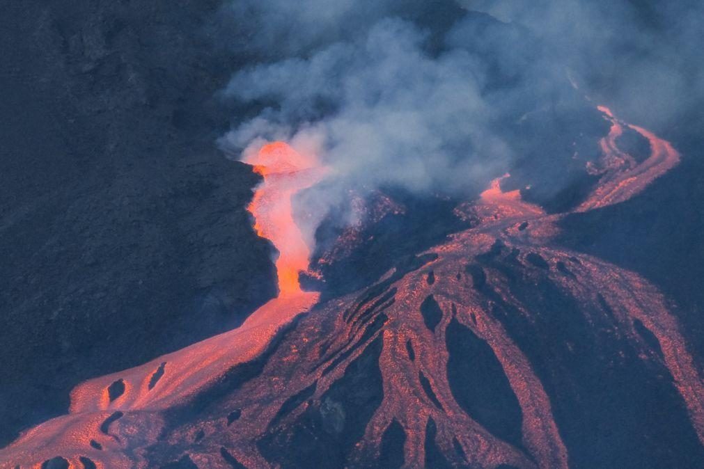 Ilha de La Palma regista sismo de 4,9 e novo colapso do cone do vulcão