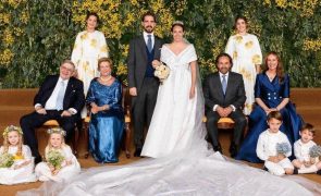Philippos da Grécia e Nina Flohr. As imagens do casamento real