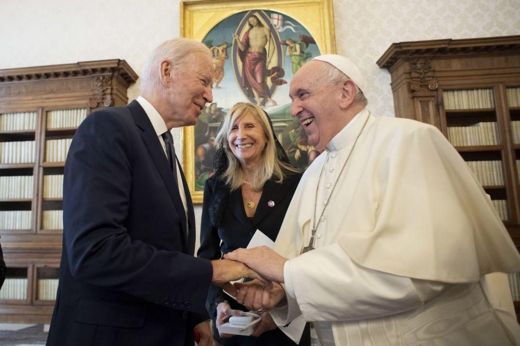 Biden reúne-se com o Papa durante 75 minutos na primeira etapa de digressão europeia