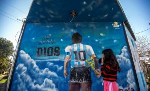 Argentinos vão parar em homenagem ao aniversário de Maradona