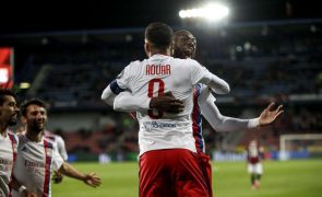Lyon vence Lens e PSG fica com liderança mais folgada em França