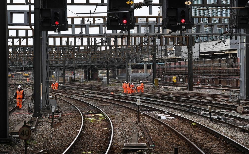 Vários feridos em colisão de comboios em Inglaterra