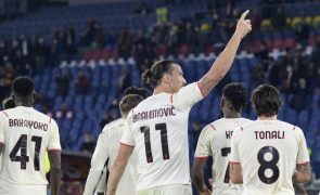 AC Milan resiste com 10 à Roma, de Mourinho, e continua na frente em Itália