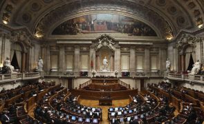 Parlamento português tem menos deputados do que média europeia