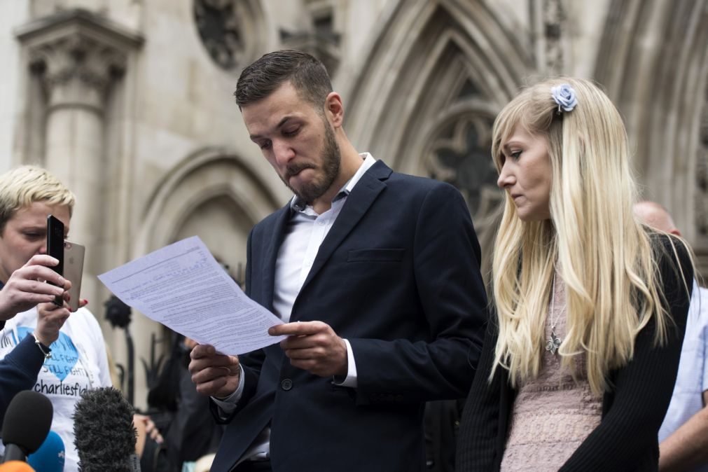 Pais do bebé Charlie Gard pedem ao juíz último desejo antes que a criança morra