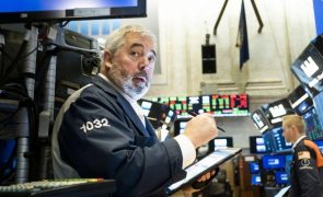 Wall Street prossegue semana com segundo triplo recorde dos principais índices