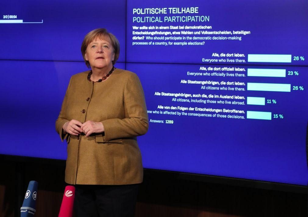 Merkel apela a uma política migratória humana e 