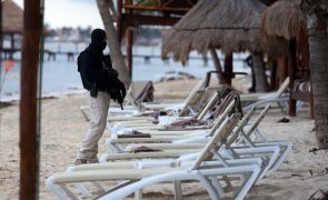 Grupos armados matam duas pessoas e ferem turista em praia no México