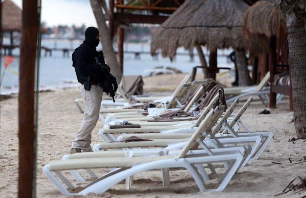 Grupos armados matam duas pessoas e ferem turista em praia no México