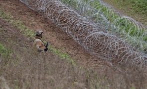 Lituânia começa a construir cerca de 500km fronteiriça à Bielorrússia