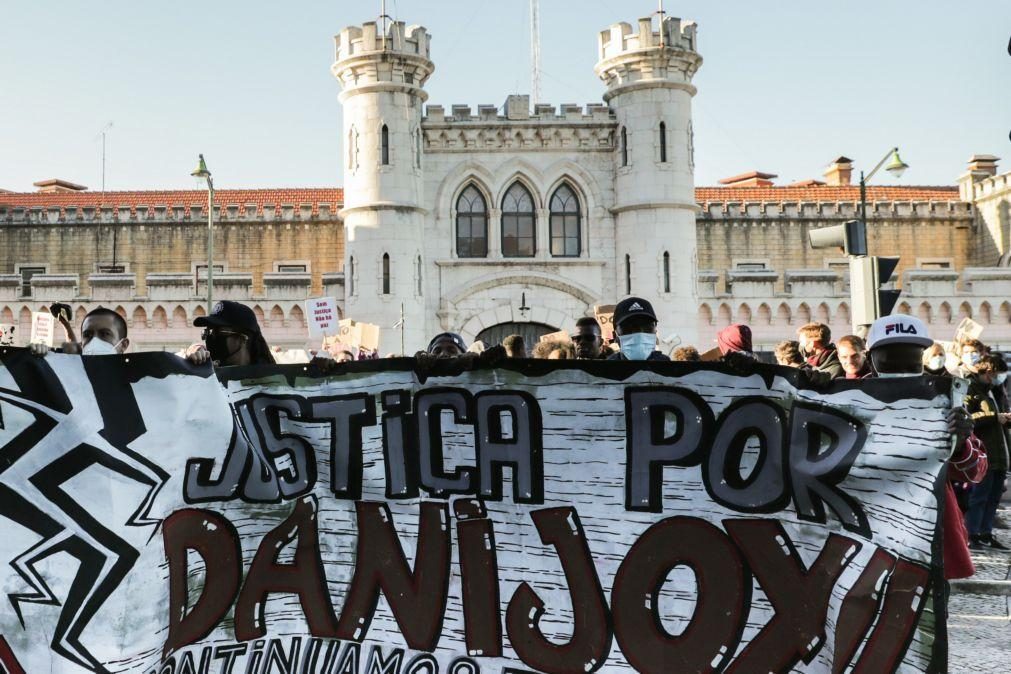 Mãe de recluso morto em prisão de Lisboa quer que MP reabra investigação