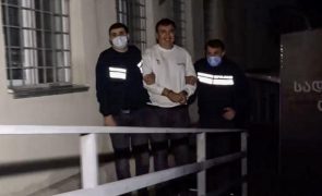 Ex-Presidente georgiano em greve de fome transferido para hospital-prisão