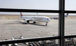 Covid-19: Emirates Airline regista perdas mas destaca sinais de recuperação