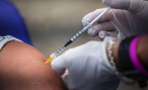 Covid-19: Itália vai administrar terceira dose da vacina a maiores de 40 anos