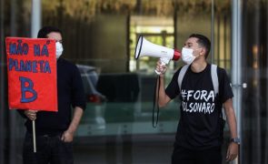 Brasileiros gritam em Lisboa contra 