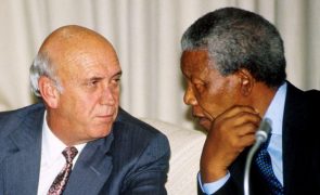 Óbito/De Klerk: Antigo presidente pede desculpas pelo 'apartheid' em vídeo póstumo