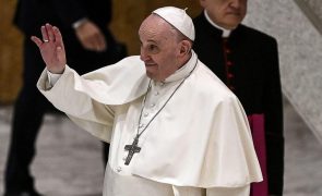 Papa defende que deve ser dada novamente voz aos pobres