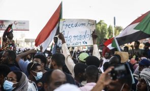 Manifestações contra golpe militar no Sudão causam um morto e 