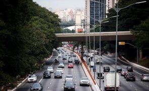 Acidente com autocarro faz cinco mortos e 48 feridos em São Paulo