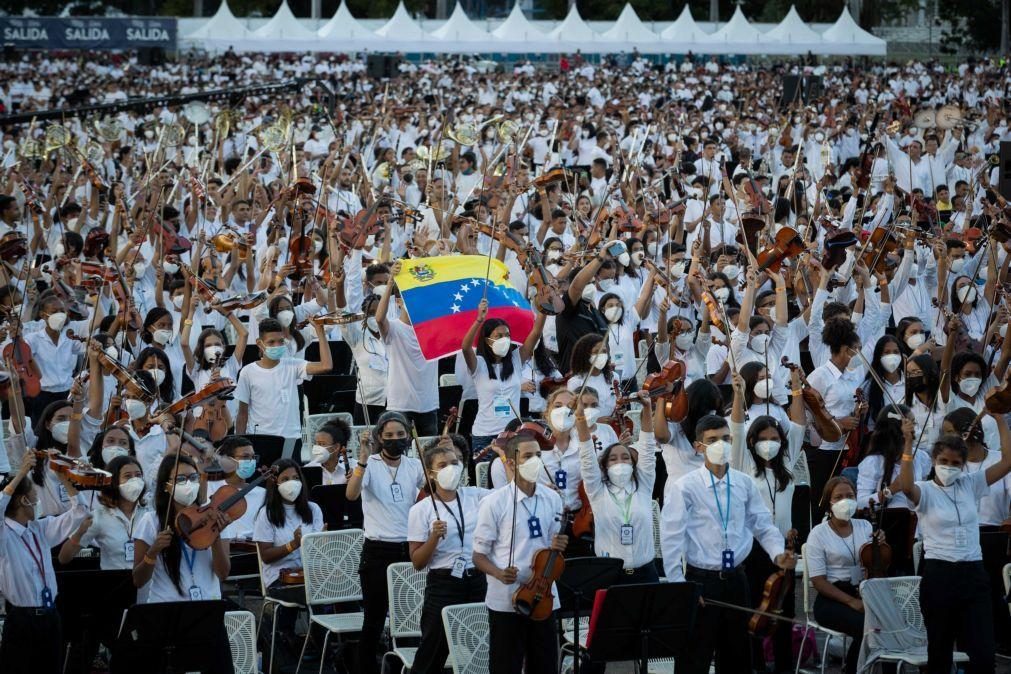 Venezuela tenta bater recorde mundial do Guinness em concerto com 12.000 músicos