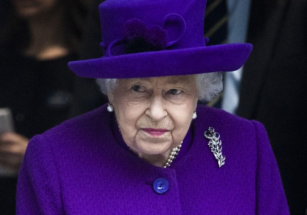 Rainha Isabel II cancela presença no Domingo da Memória devido a lesão muscular
