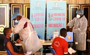 Covid-19: Angola tem vacinas garantidas para população elegível e reforço de idosos -- autoridades