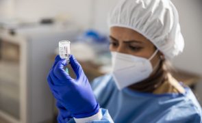 Covid-19: Hospital São João vacina 4.100 profissionais com dose de reforço no fim de semana