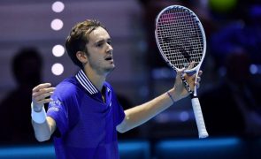 Campeão Medvedev quase nas 'meias' nas ATP Finals