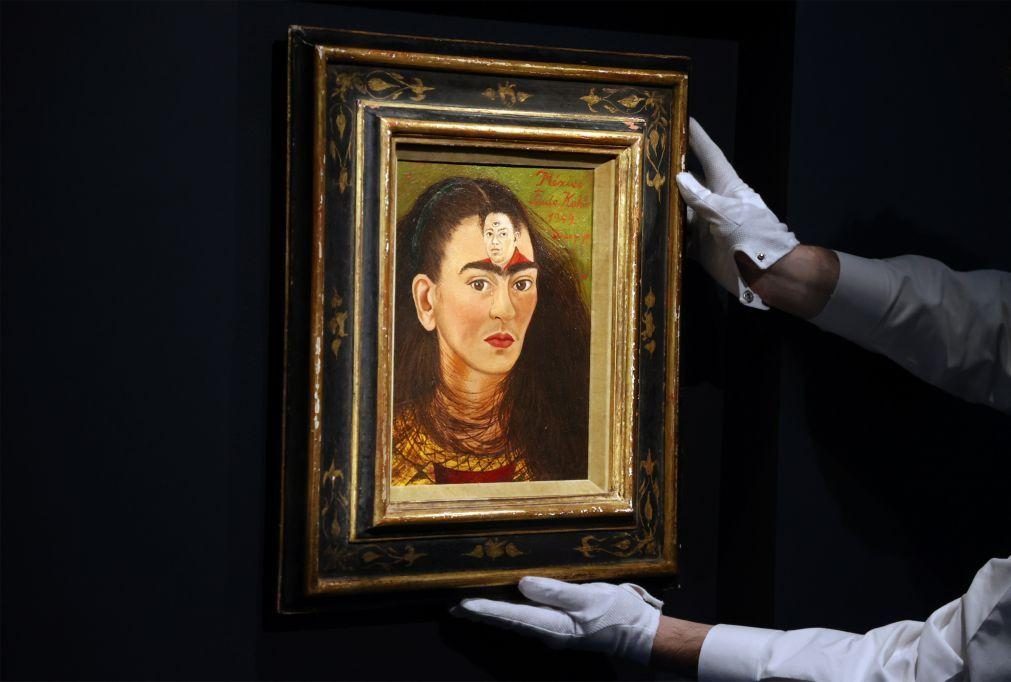 Autorretrato de Frida Khalo vendido por 30,7 milhões de euros