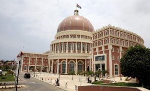Parlamento angolano aprovou segunda deliberação da lei sobre eleições gerais com chumbo da oposição  
