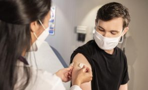 Covid-19: O bizarro efeito secundário da terceira dose da vacina