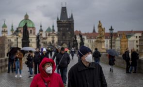 Covid-19: República Checa bate novo recorde de infetados esta semana