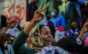 Pelo menos um morto e vários feridos em manifestações no Sudão contra acordo com militares